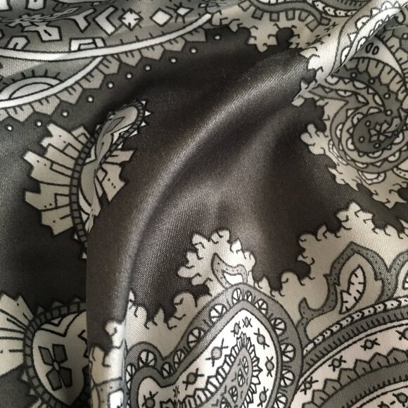 [Dynamite] Grey Paisley Halter | 3 | Fair - Picture 5 of 9